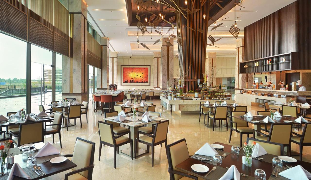 Gift City Club, A Member Of Radisson Individuals Gándhínagar Exteriér fotografie